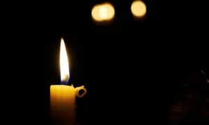 Cera microcristalina: qué es, para qué sirve y cómo elegir proveedor si fabricas velas